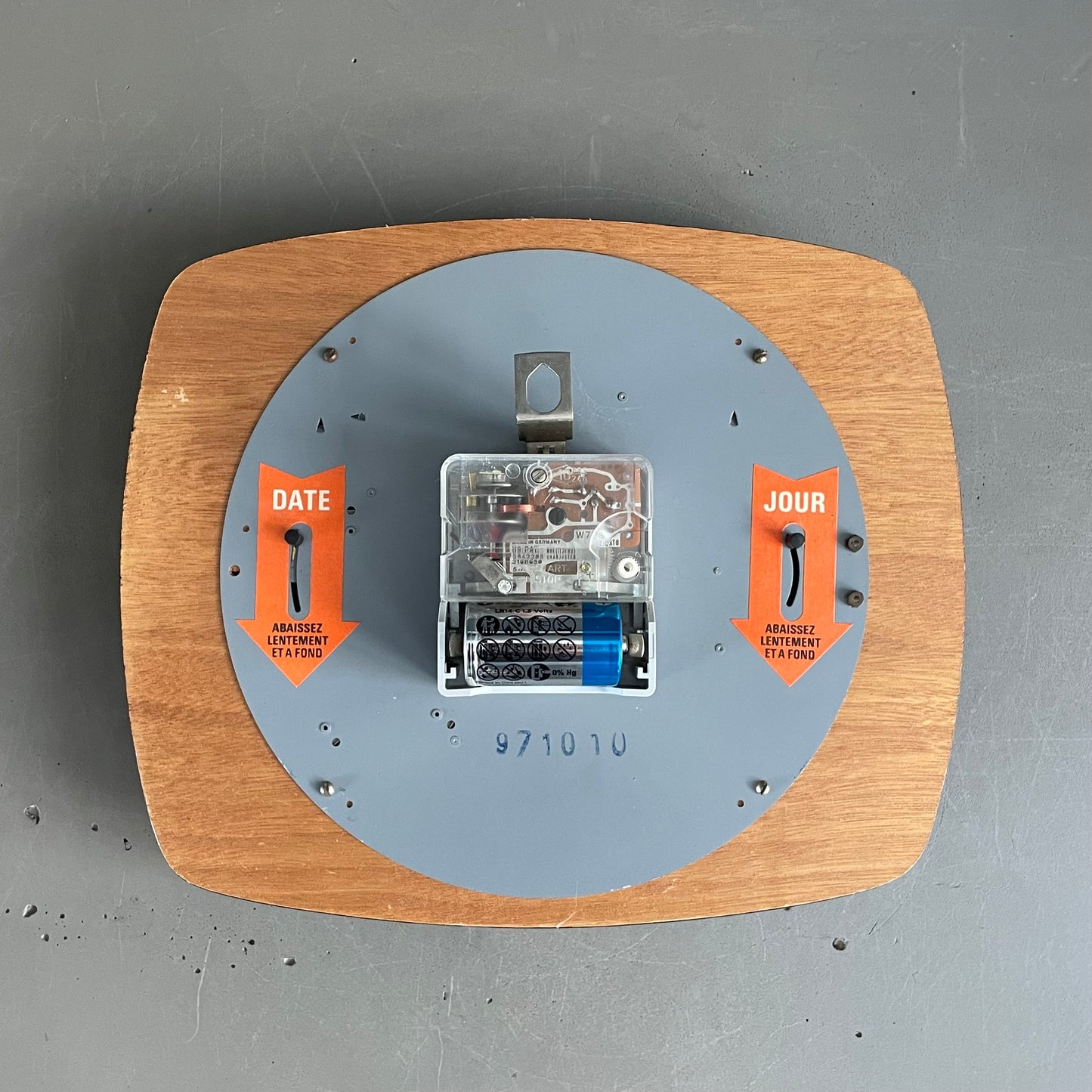 Horloge calendrier murale vintage en formica - Beroz - Ref 1196