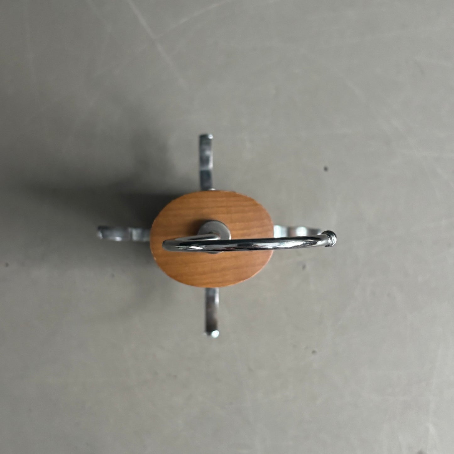 Cintre à ceintures en bois et inox - Ref 1262