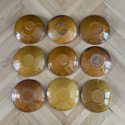 Lot de 9 assiettes en terre cuite moutarde - Ref 1053