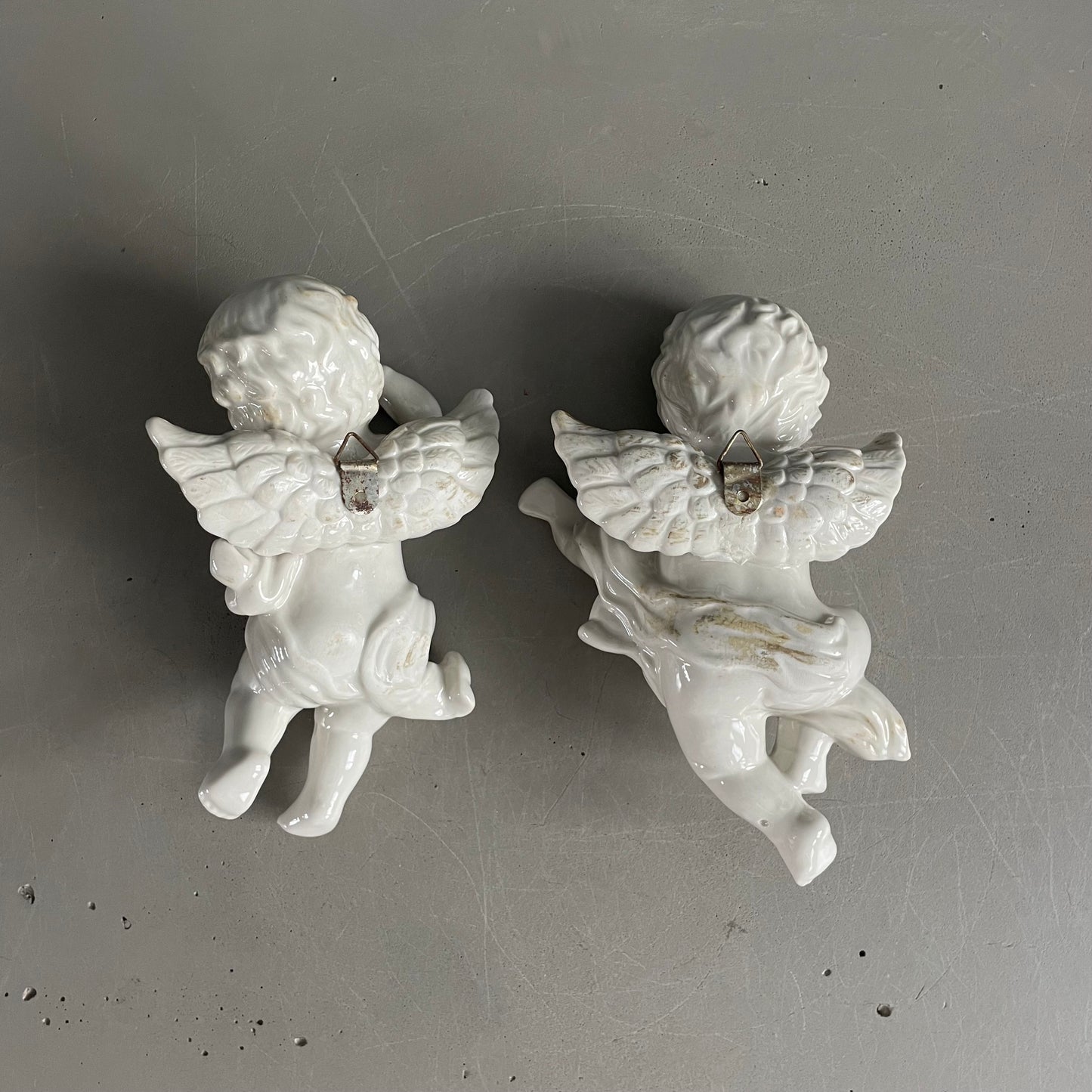 Paire d’anges en porcelaine à suspendre - Ref 1154