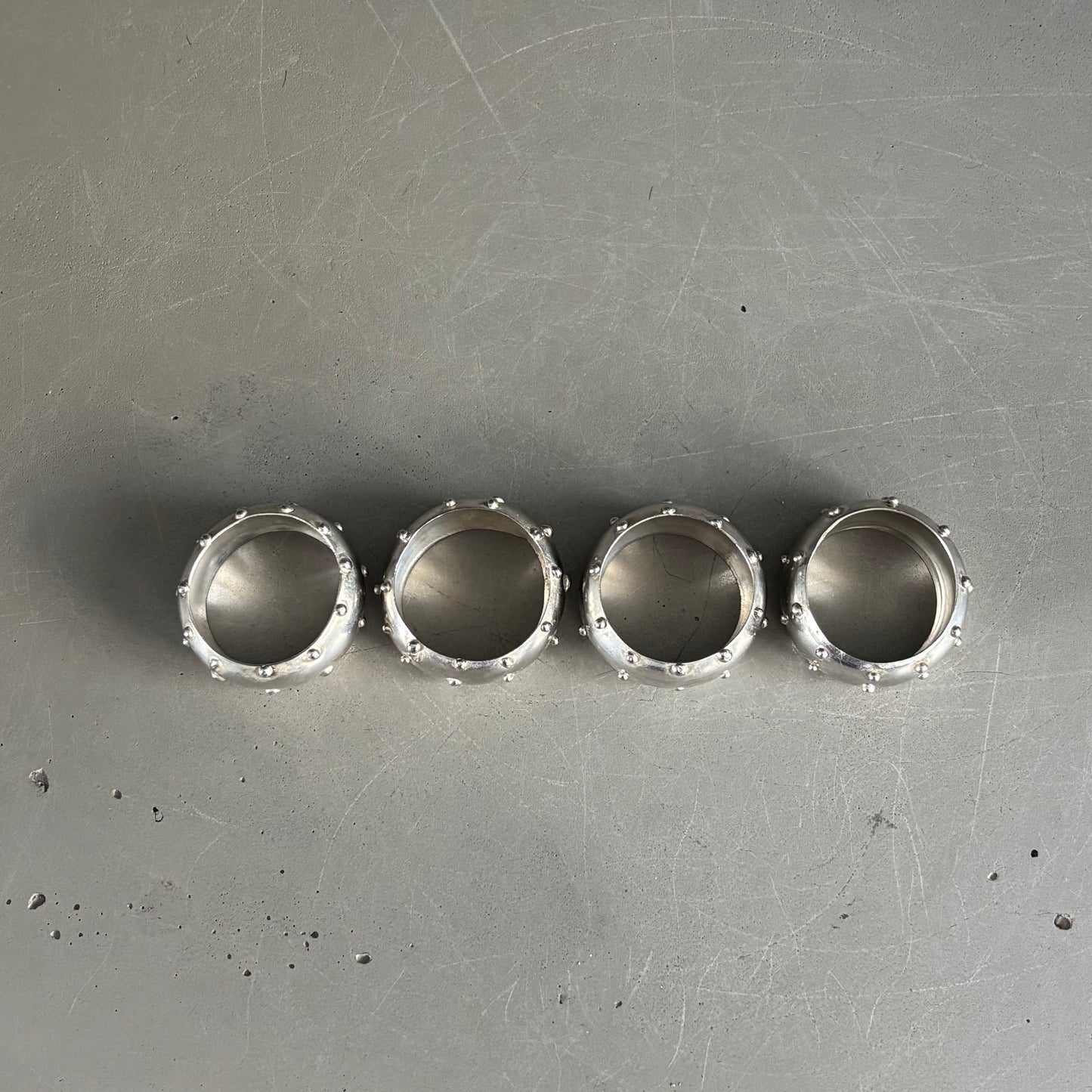 Lot de 4 ronds de serviette en métal argenté - Ref 1292