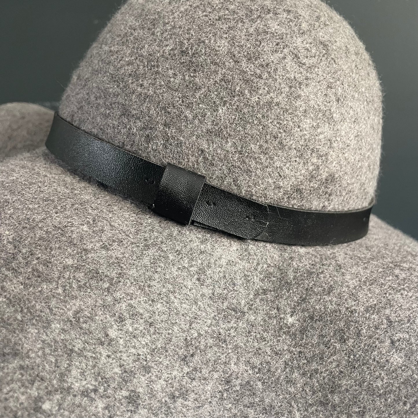 Chapeau en feutre avec broche - Ref 1065