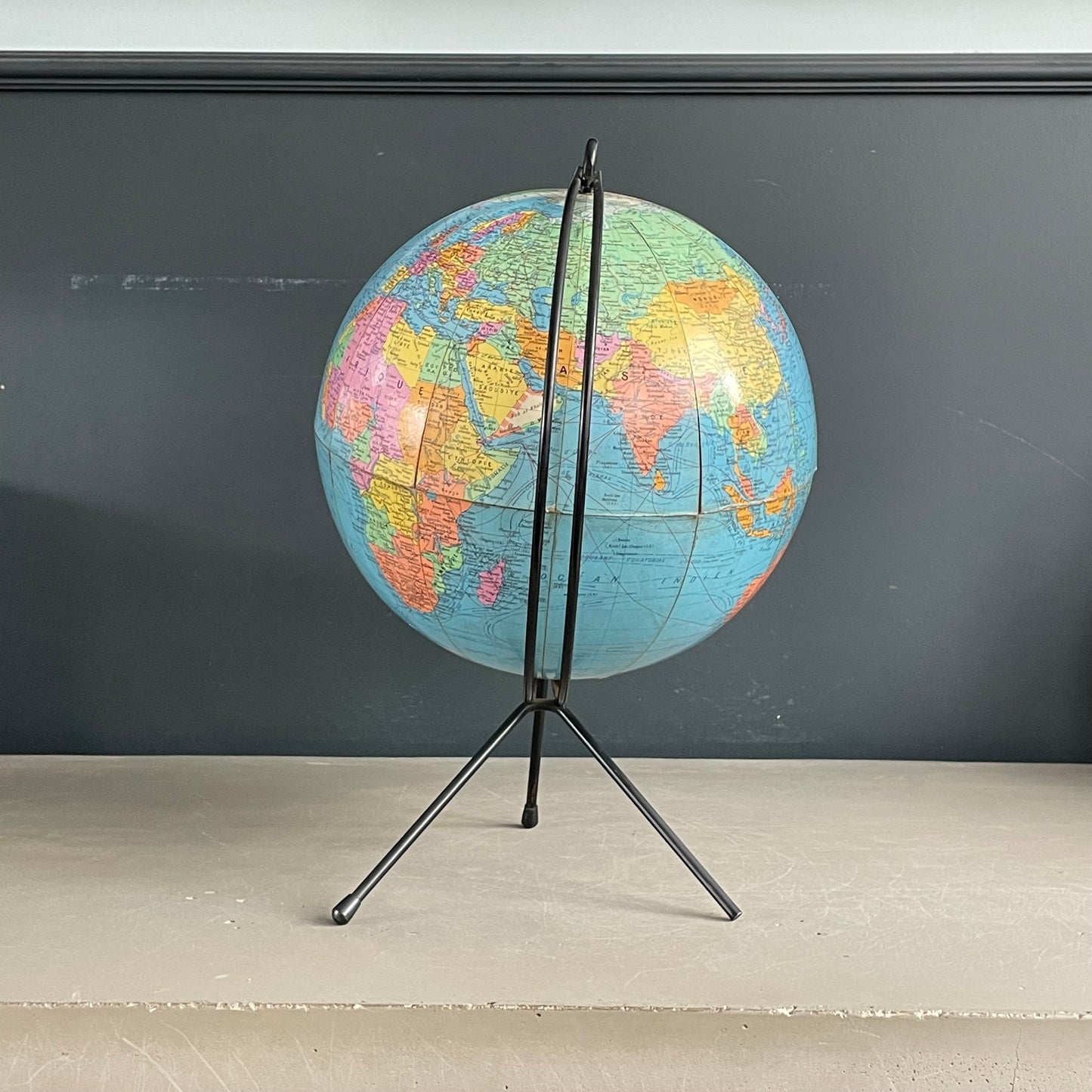 Globe terrestre vintage Girard et Barrère - Années 50-60 - piètement string - Ref 1153