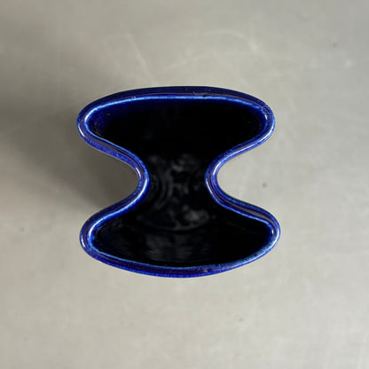 Vase vintage en céramique émaillée bleue Klein - Ref 1278