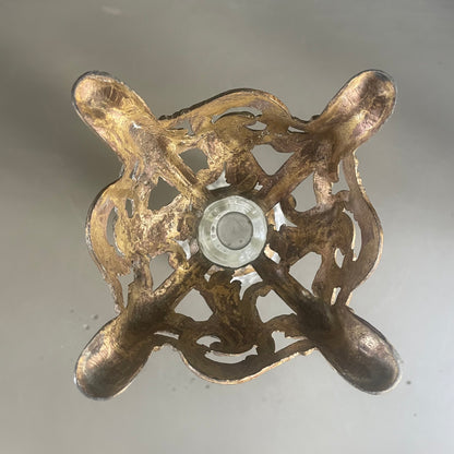 Paire du bougeoirs en régule et verre moulé - Ref 937