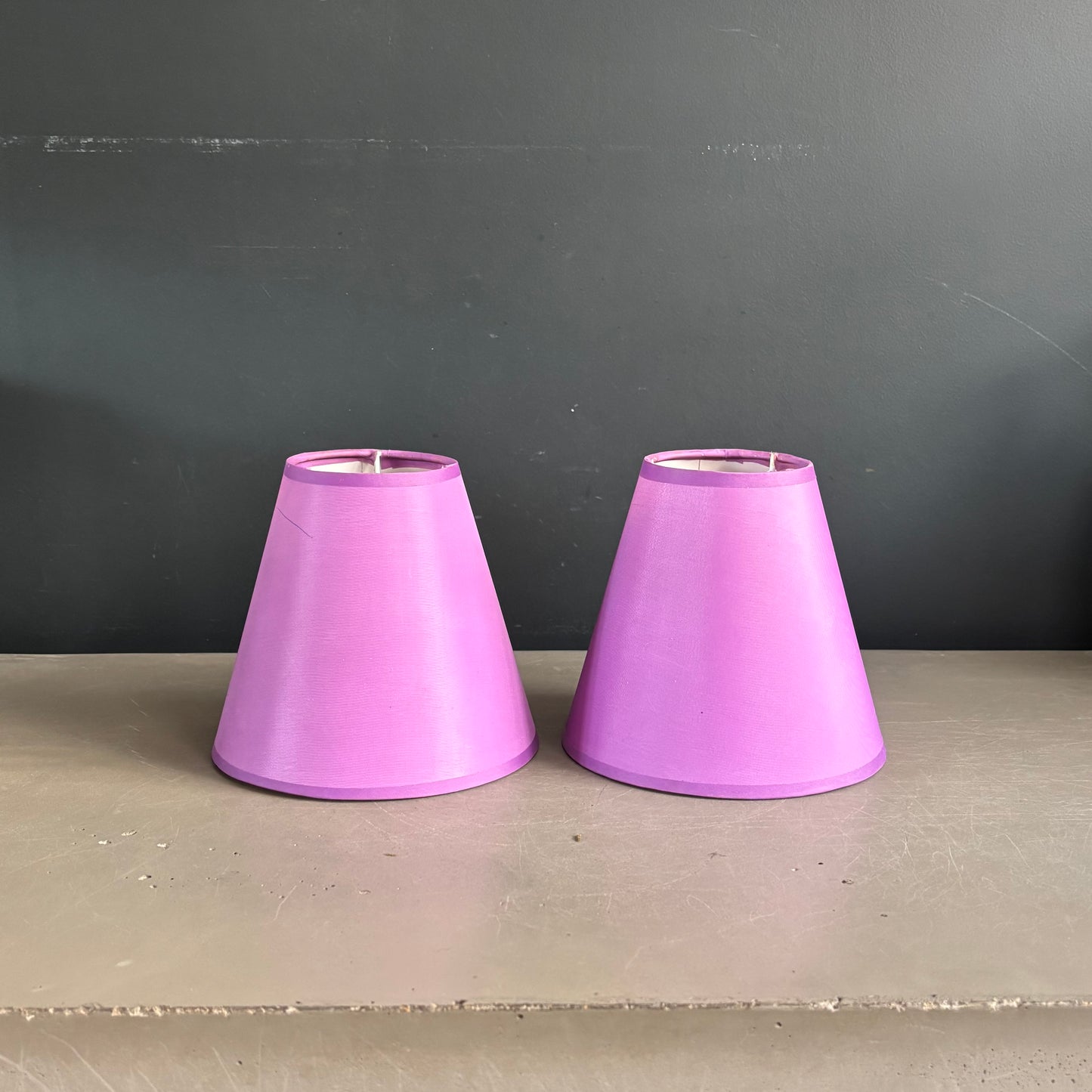 Paire d’abat-jour en satin couleur lilas - Ref 1219