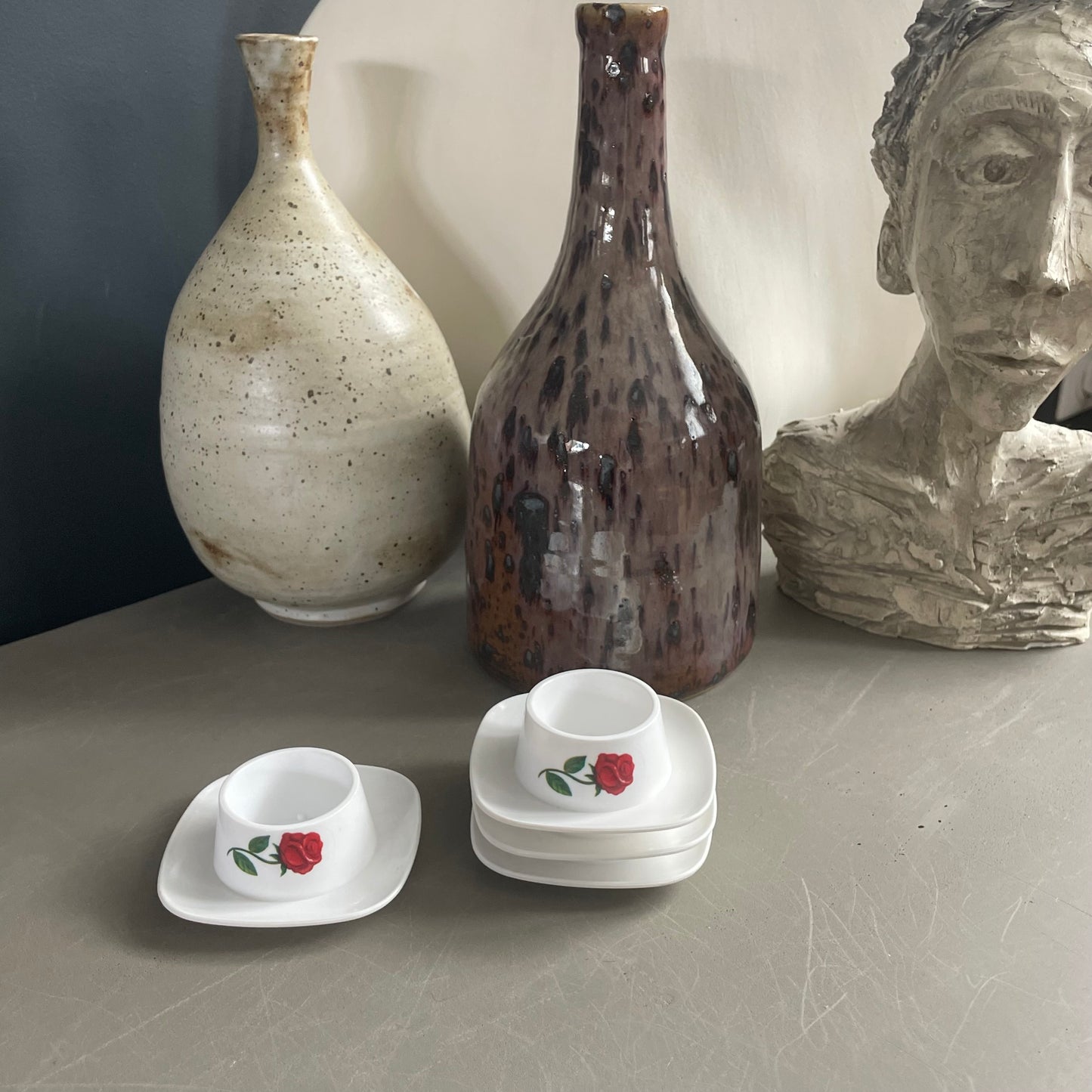 Lot de 4 coquetiers vintage en plastique - Ref 1054