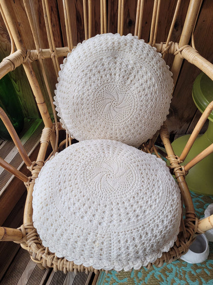 Set of 2 crochet cushions