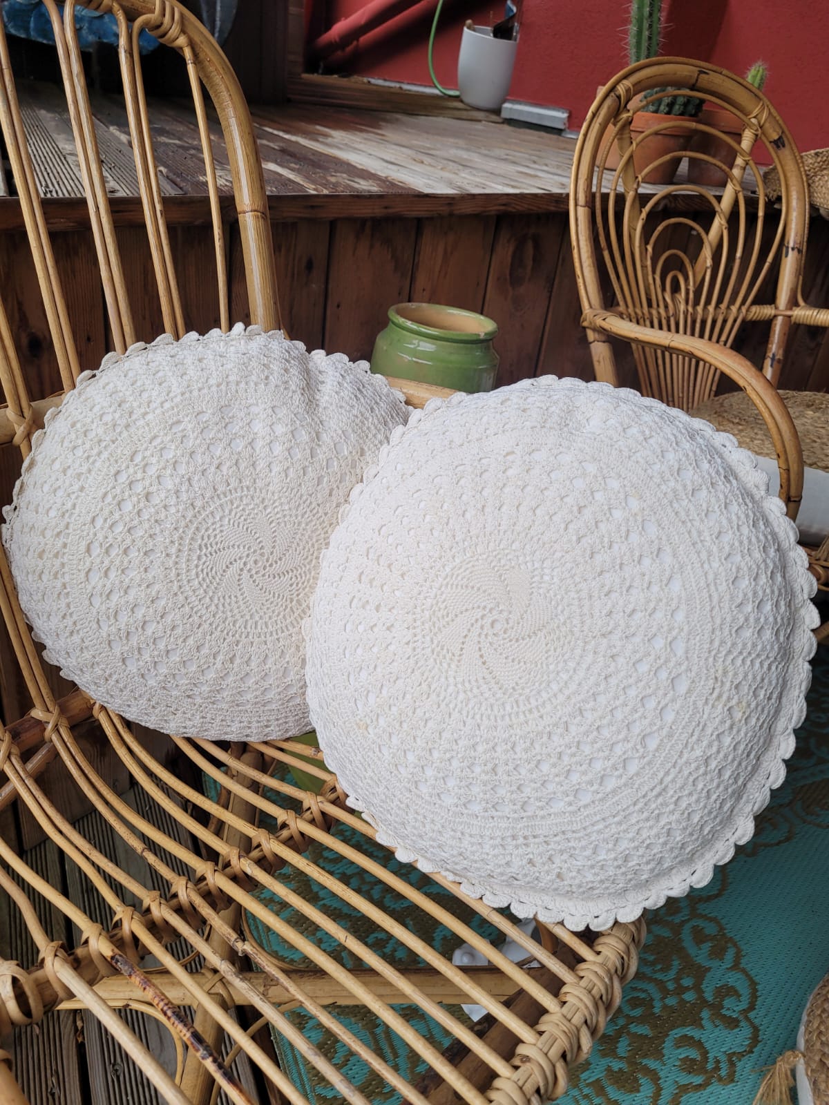 Set of 2 crochet cushions