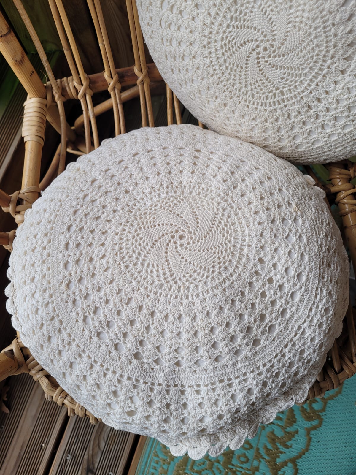 Set of 2 crochet cushions