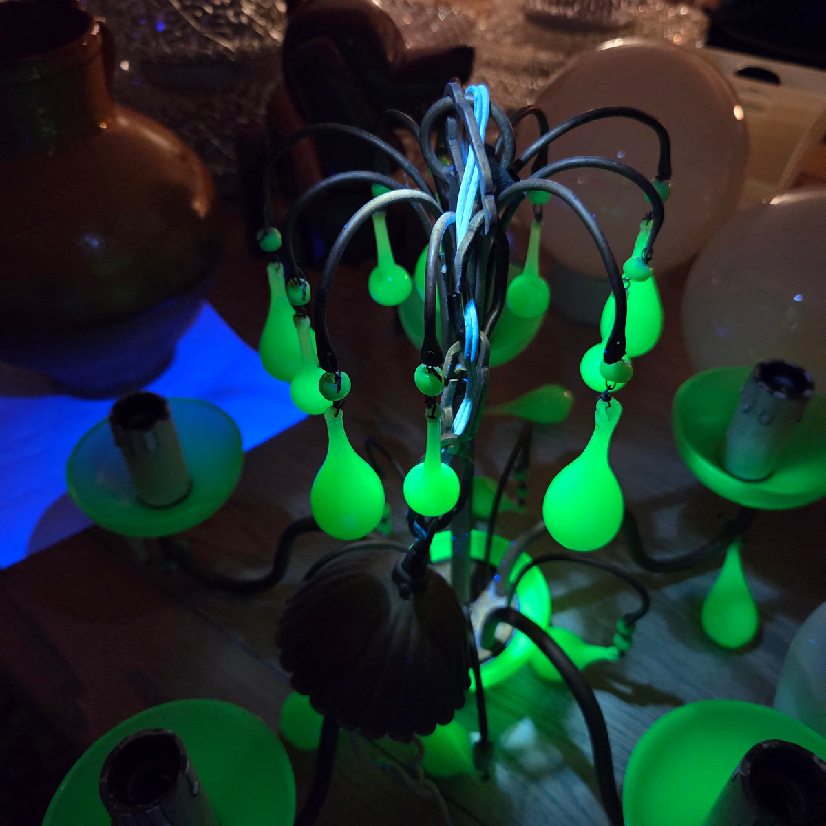 Lustre italien 5 feux en verre opalin vert à l'uranium - ouraline - Ref 1424
