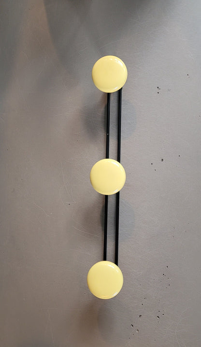 Porte-manteaux mural vintage 3 patères jaune - Ref 310