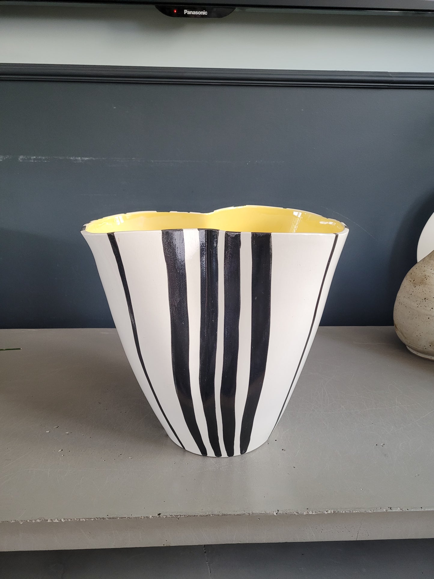 Grand vase à rayures Revernay, 1950 - Ref 437