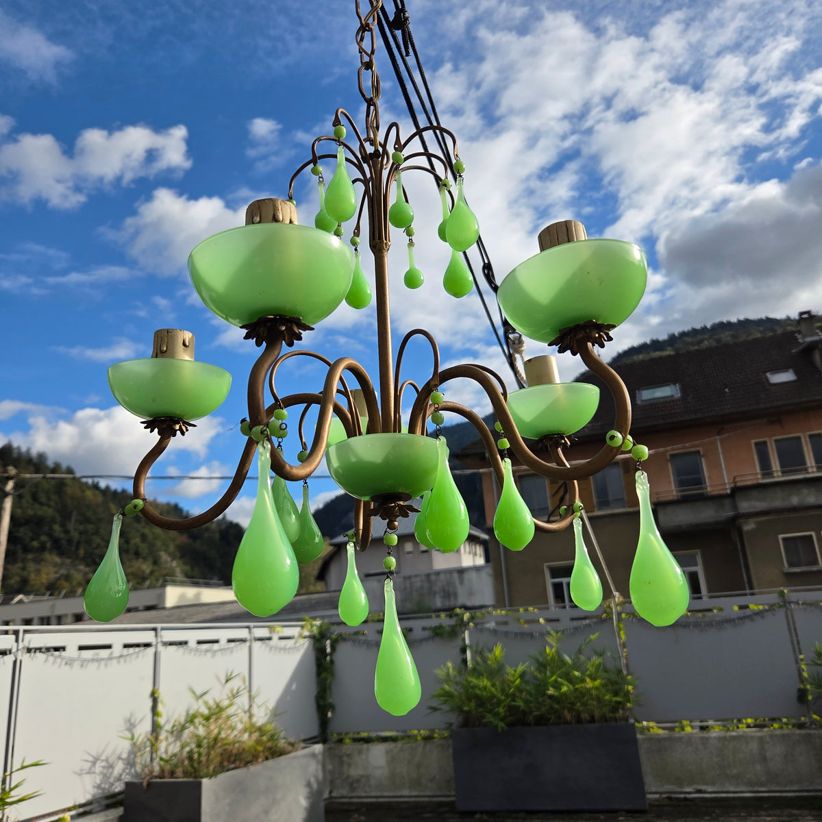 Lustre italien 5 feux en verre opalin vert à l'uranium - ouraline - Ref 1424