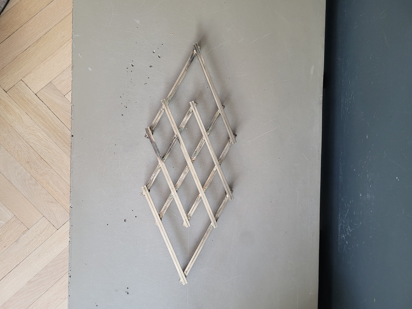 Dessous de plat articulé en métal argenté - Ref 1034