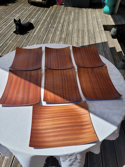 Assiettes de présentation en teck courbé- Lot de 7 - Ref 356