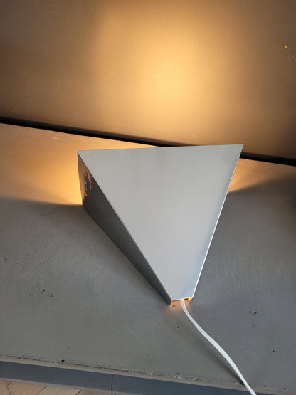 Applique triangulaire Ikea vintage en aluminium - Ref 304