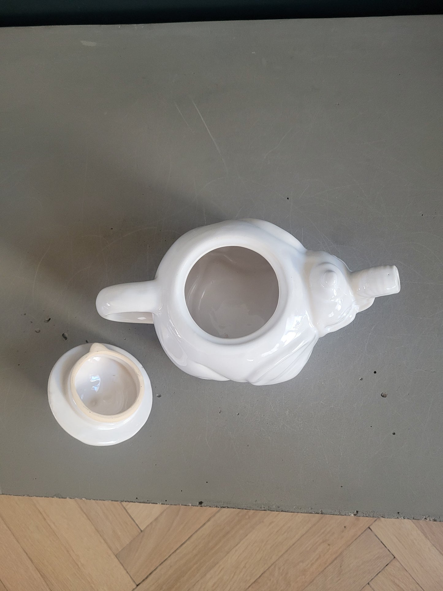 Théière éléphant en porcelaine blanche - Ref 661