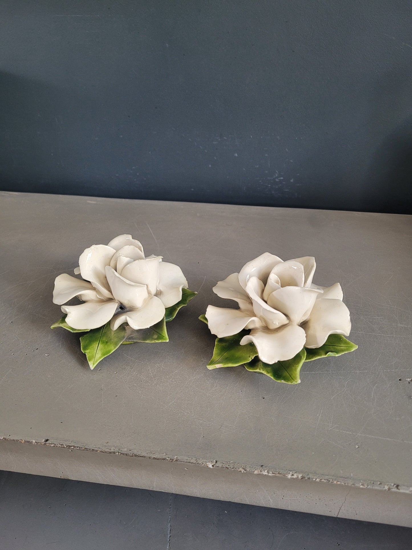 Paire de roses en céramique à suspendre- Ref 555
