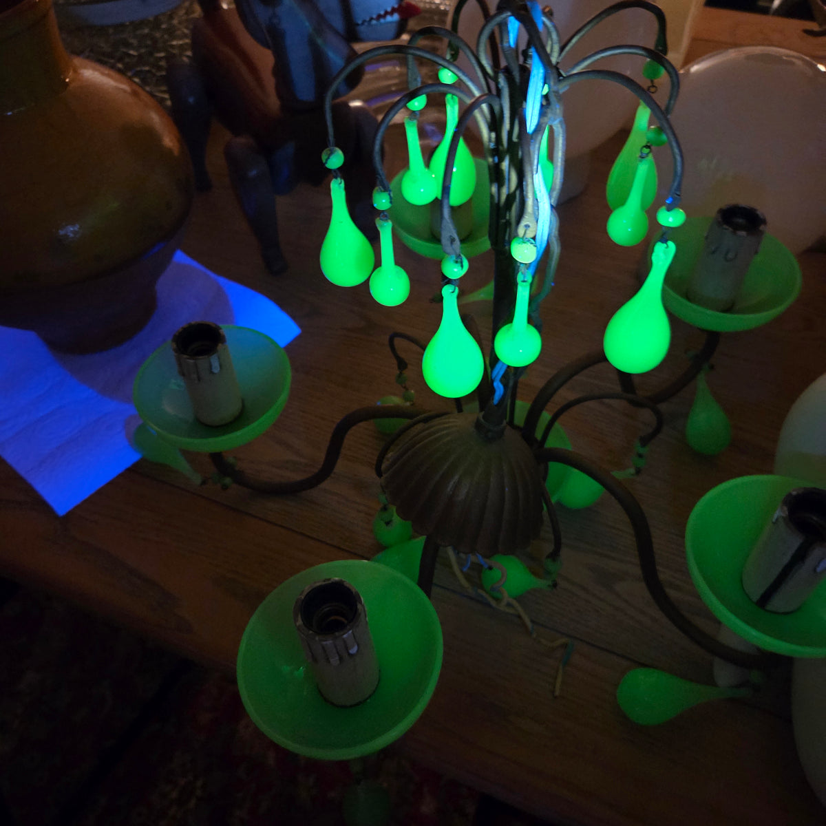 Lustre italien 5 feux en verre opalin vert à l'uranium - ouraline - Ref 1424