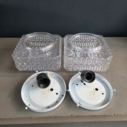 Paire de plafonniers ou appliques en verre moulé - Ref 1430