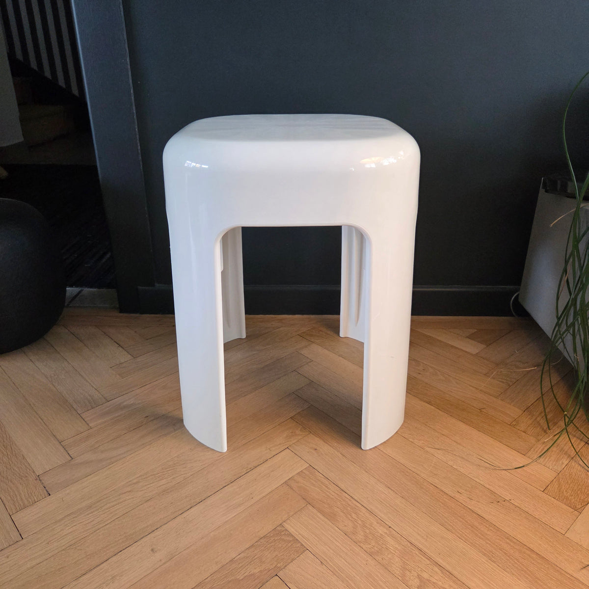 Tabouret - Bout de canapé en plastique blanc vintage - Ref 1412