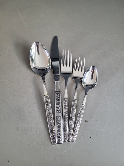 Set de couverts en Inox - Vista Stainless USA - Motifs roses - Ref 1009
