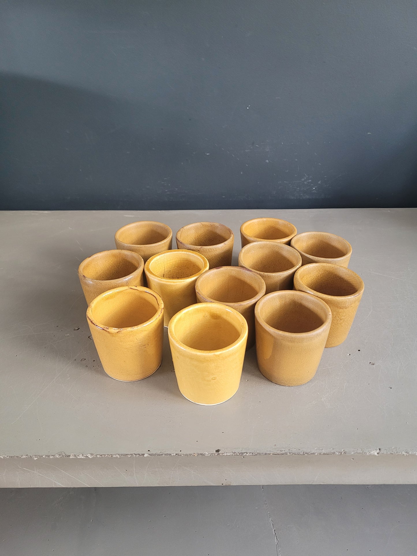 Lot de 12 gobelets en céramique moutarde - Ref 966