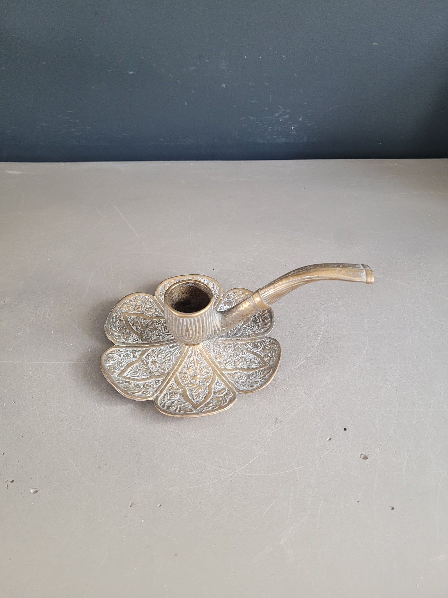 Bougeoir pipe en laiton ouvragé - Ref 958