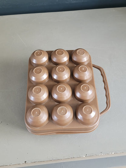 Boîte à œufs vintage en plastique marron chocolat- 12 compartiments - Ref 1018