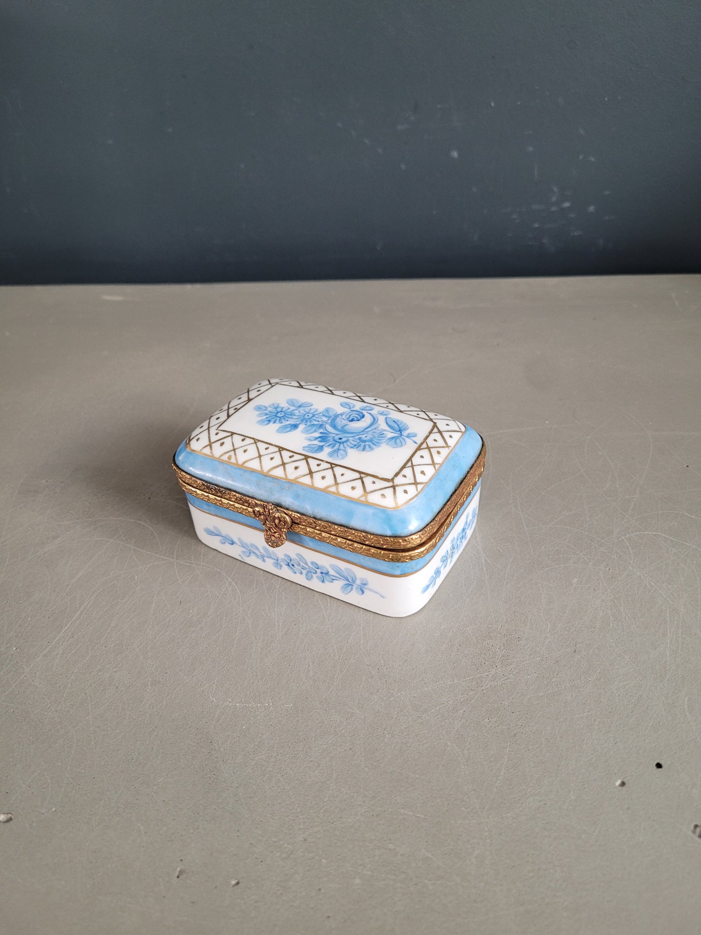 Pilulier en porcelaine peint à la main - Ref 389