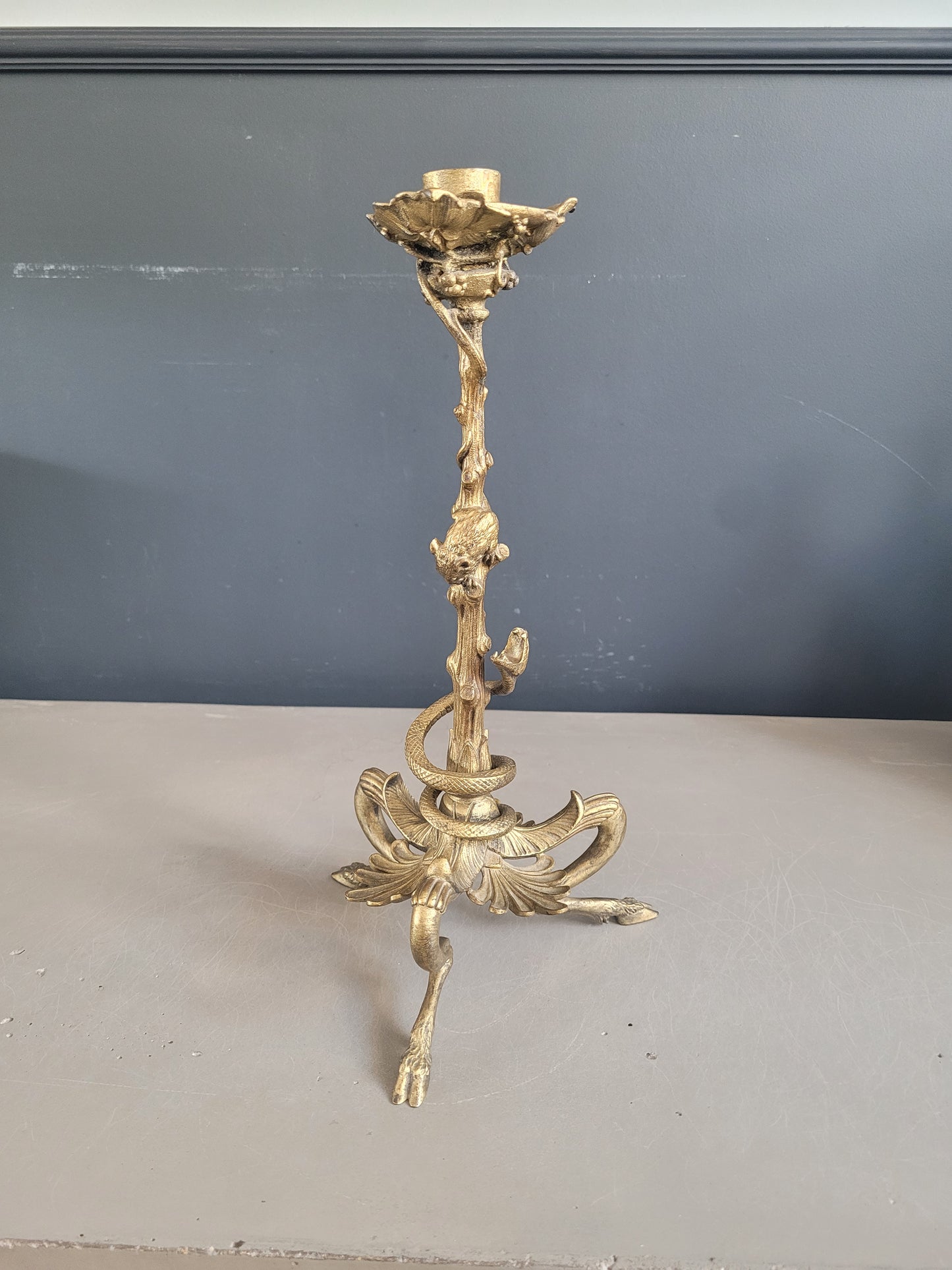 Bougeoir tripode en bronze doré serpent et souris - Ref 406