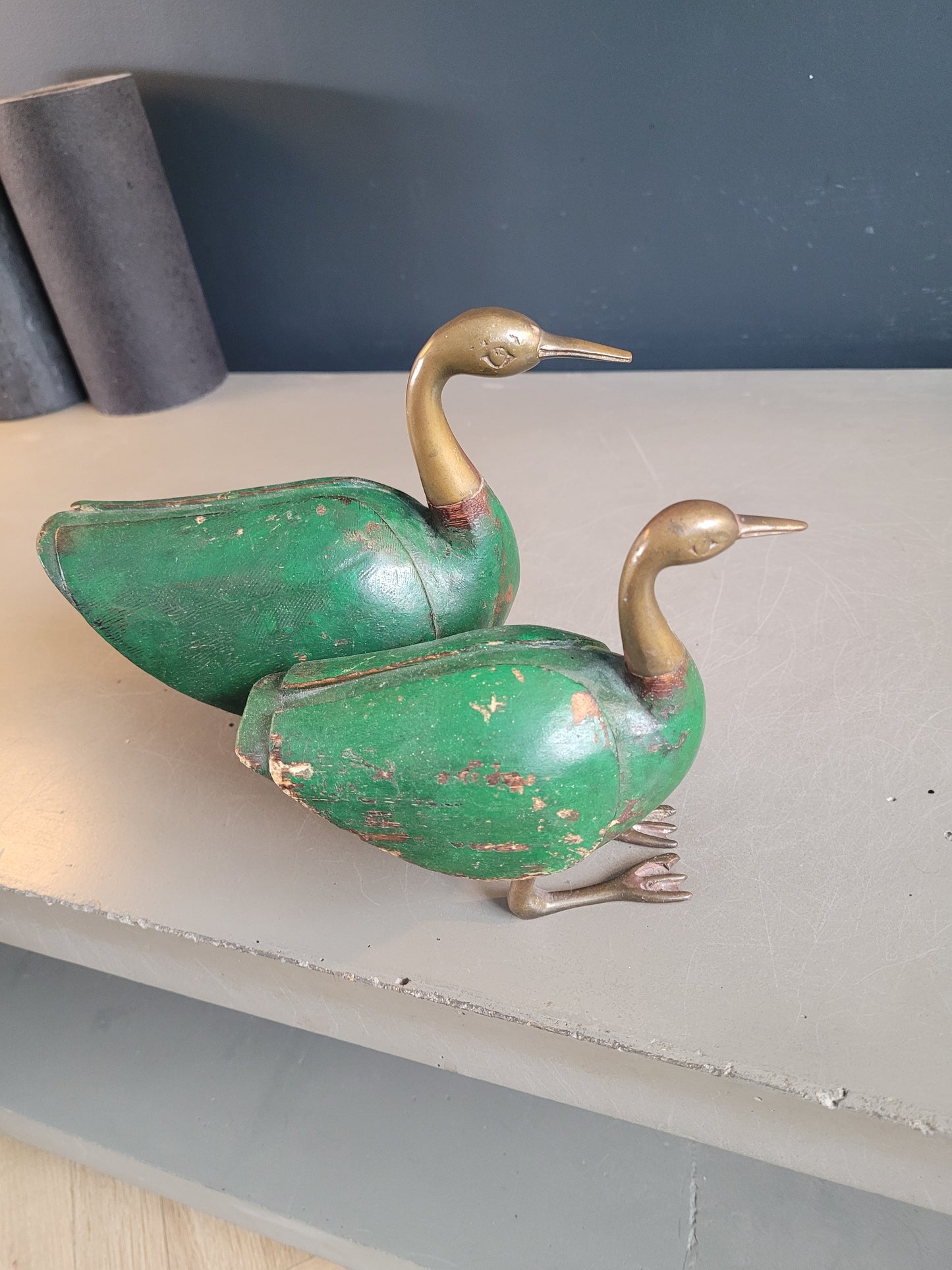 Paire d'oiseaux décoratifs en laiton et bois peint - Ref 635