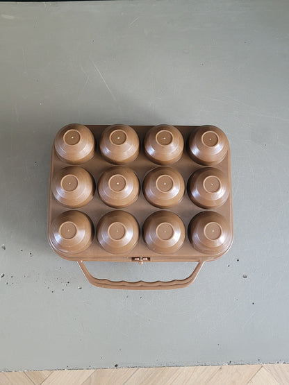 Boîte à œufs vintage en plastique marron chocolat- 12 compartiments - Ref 1018