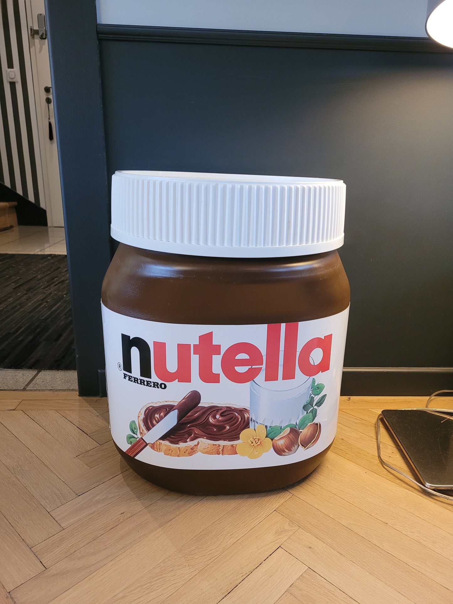 Table d'appoint / coffre Nutella - Ref 627