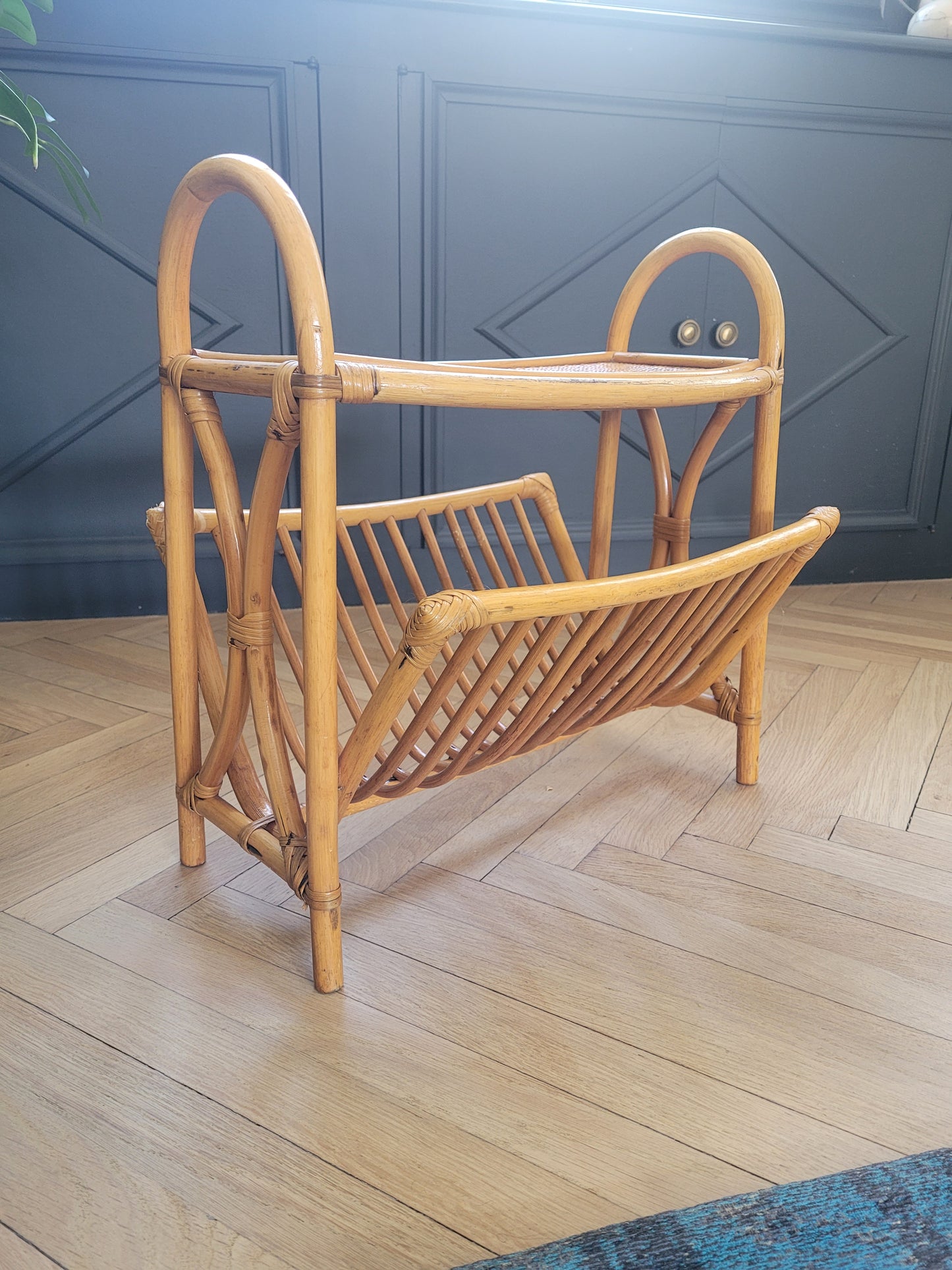 Porte-revues vintage à plateau en bambou et rotin - Ref 262