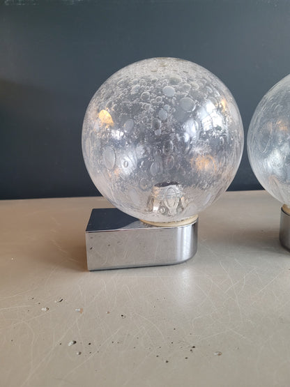 Paire d'appliques vintage en métal chromé et globes en verre bullé - Ref 893