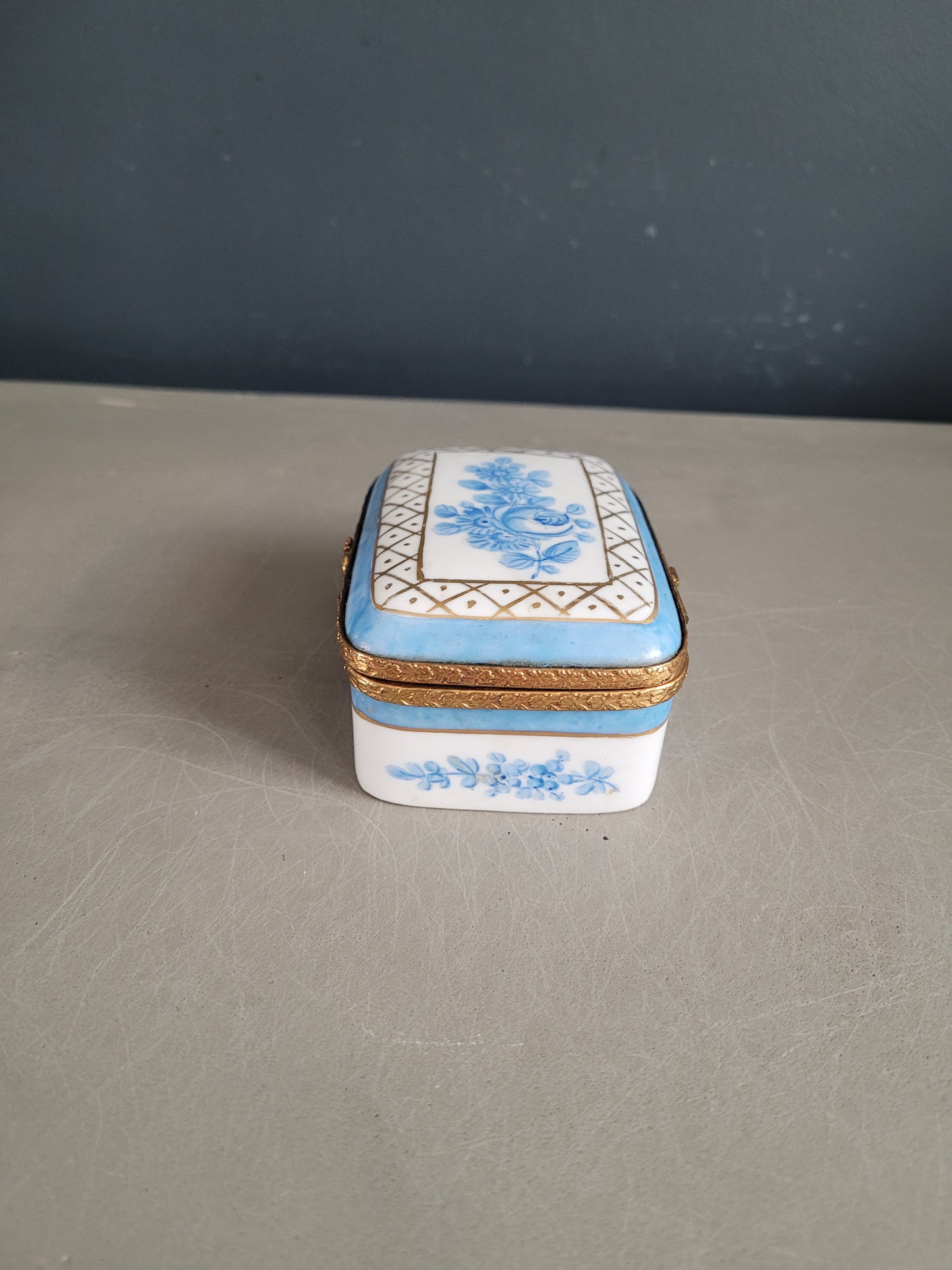 Pilulier en porcelaine peint à la main - Ref 389