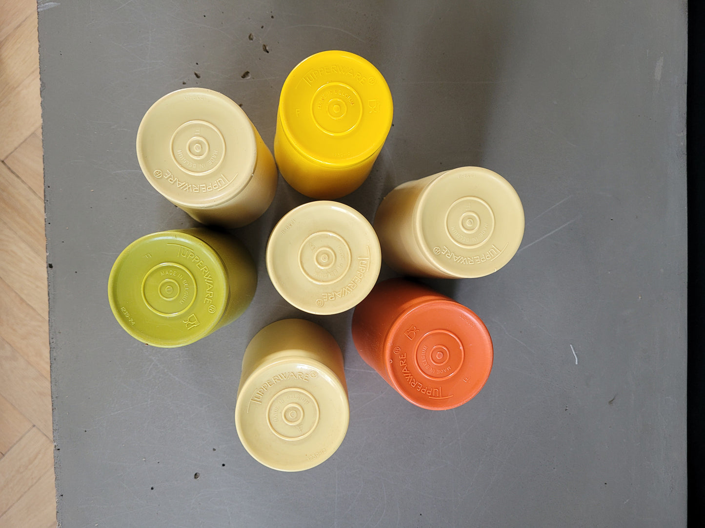 Lot de 7 gobelets en plastique Tupperware - Ref 582