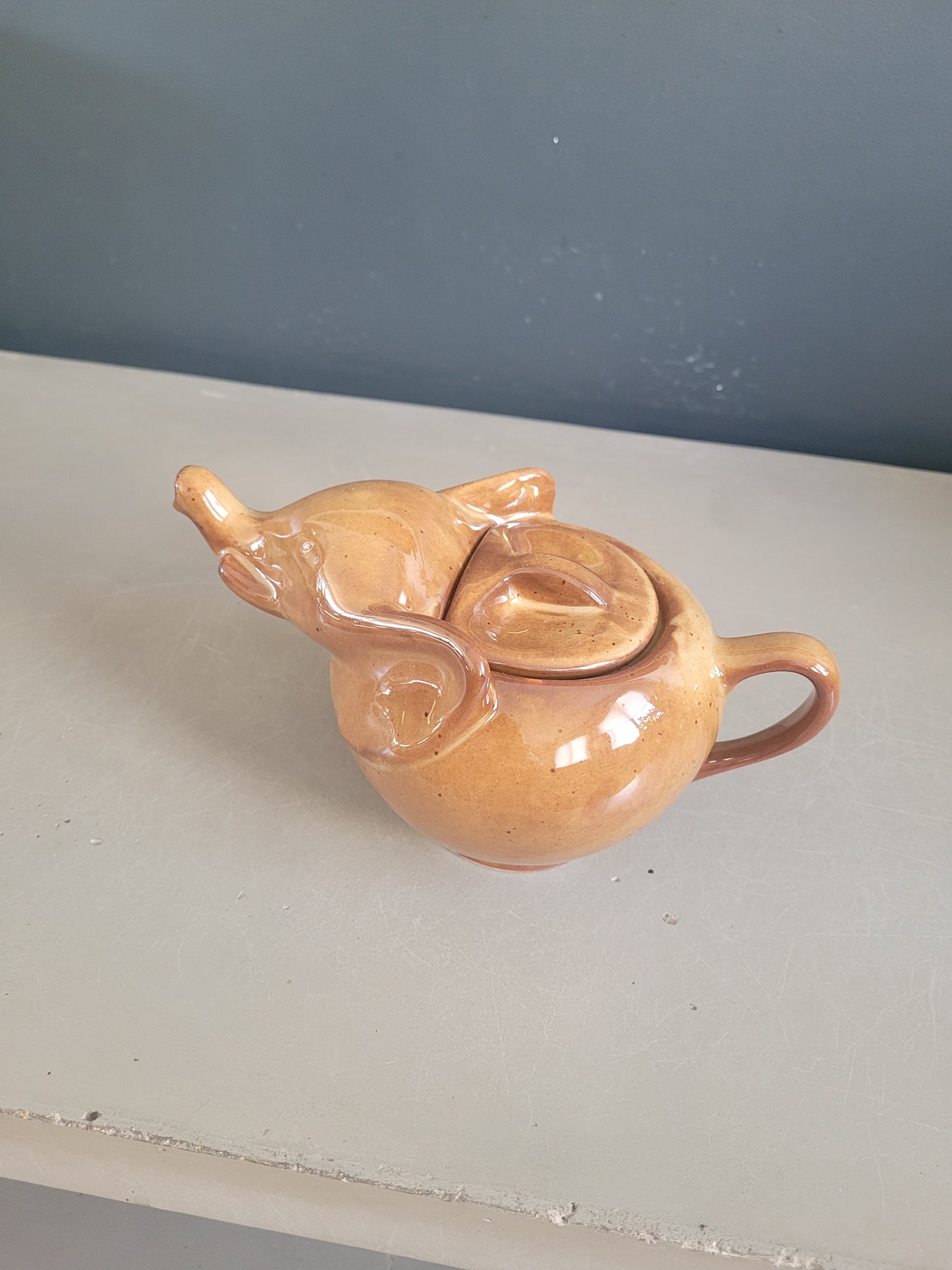 Théière Eléphant vintage en porcelaine marron - Ref 658