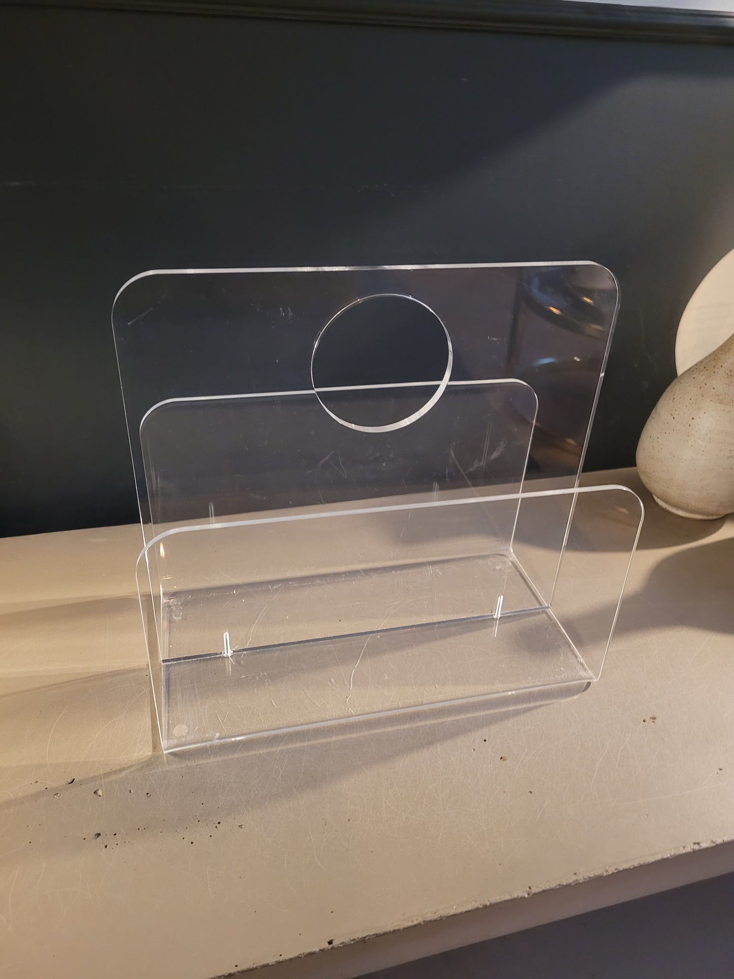 Porte-revues en plexiglass des années 70 - Ref 625