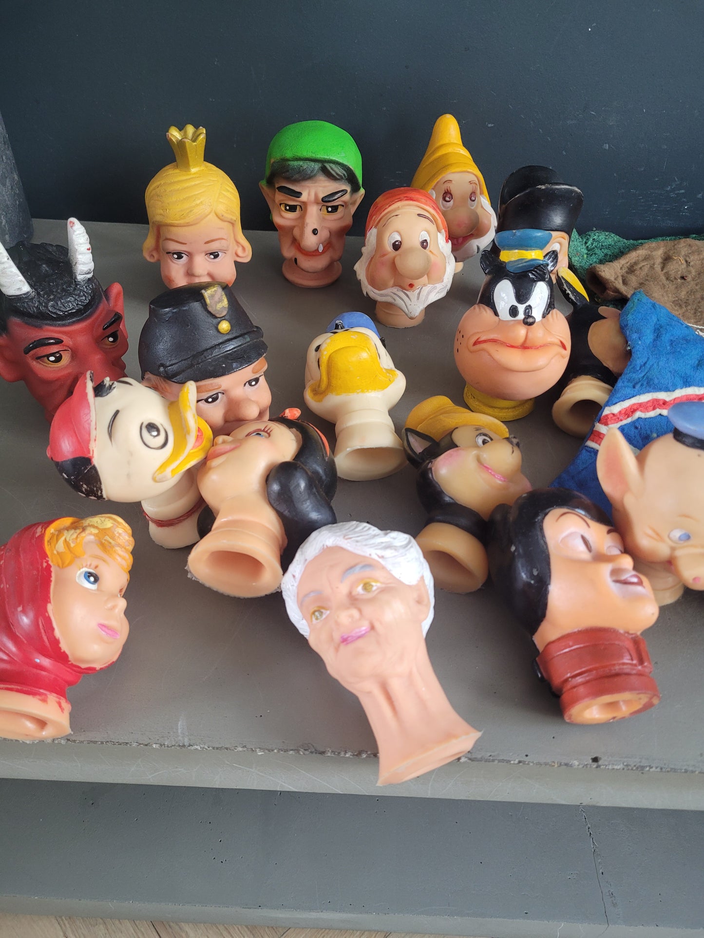 Lot de 18 marionnettes anciennes - Ref 967