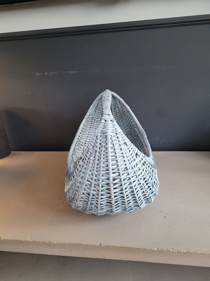 Panier en rotin peint en bleu turquoise - Ref 823