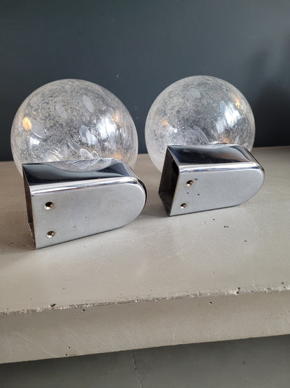 Paire d'appliques vintage en métal chromé et globes en verre bullé - Ref 893
