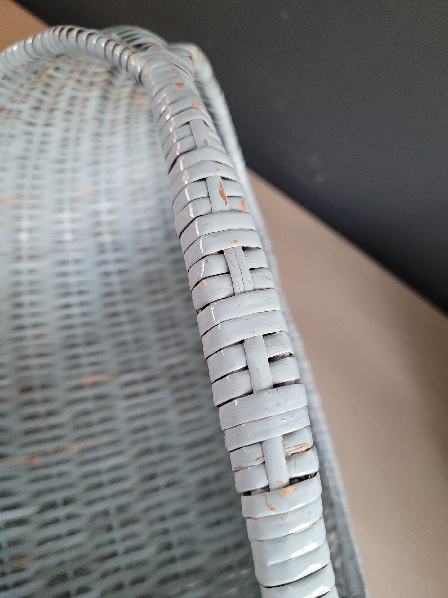 Panier en rotin peint en bleu turquoise - Ref 823