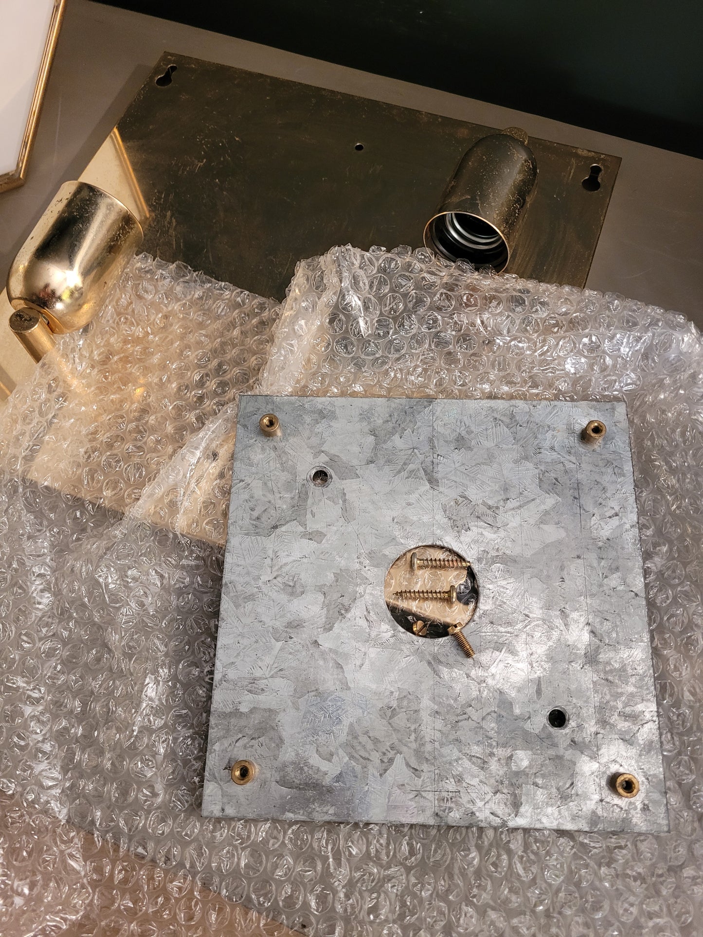 Plafonnier italien en verre bicolore et plaqué or - ref 667