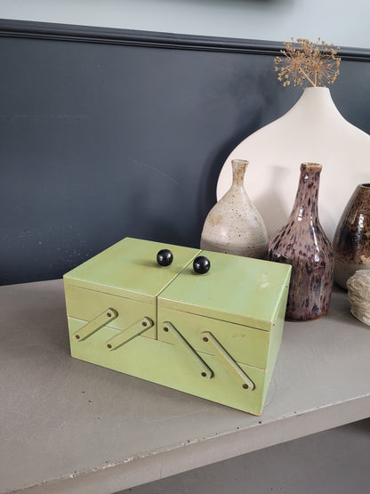 Travailleuse vintage en bois peint - Boîte à couture - Ref 480