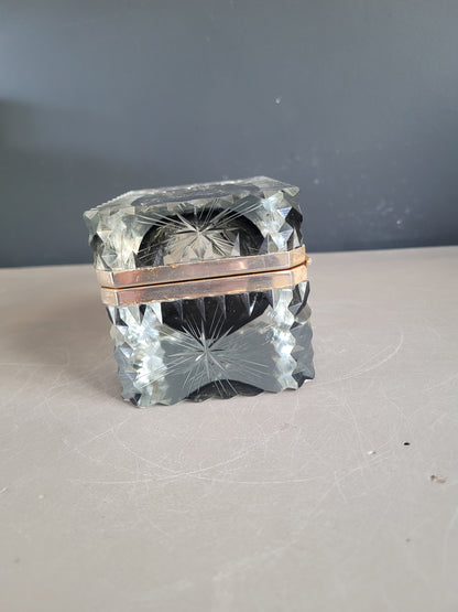Boîte à bijoux ancienne en verre ciselé- Ref 897
