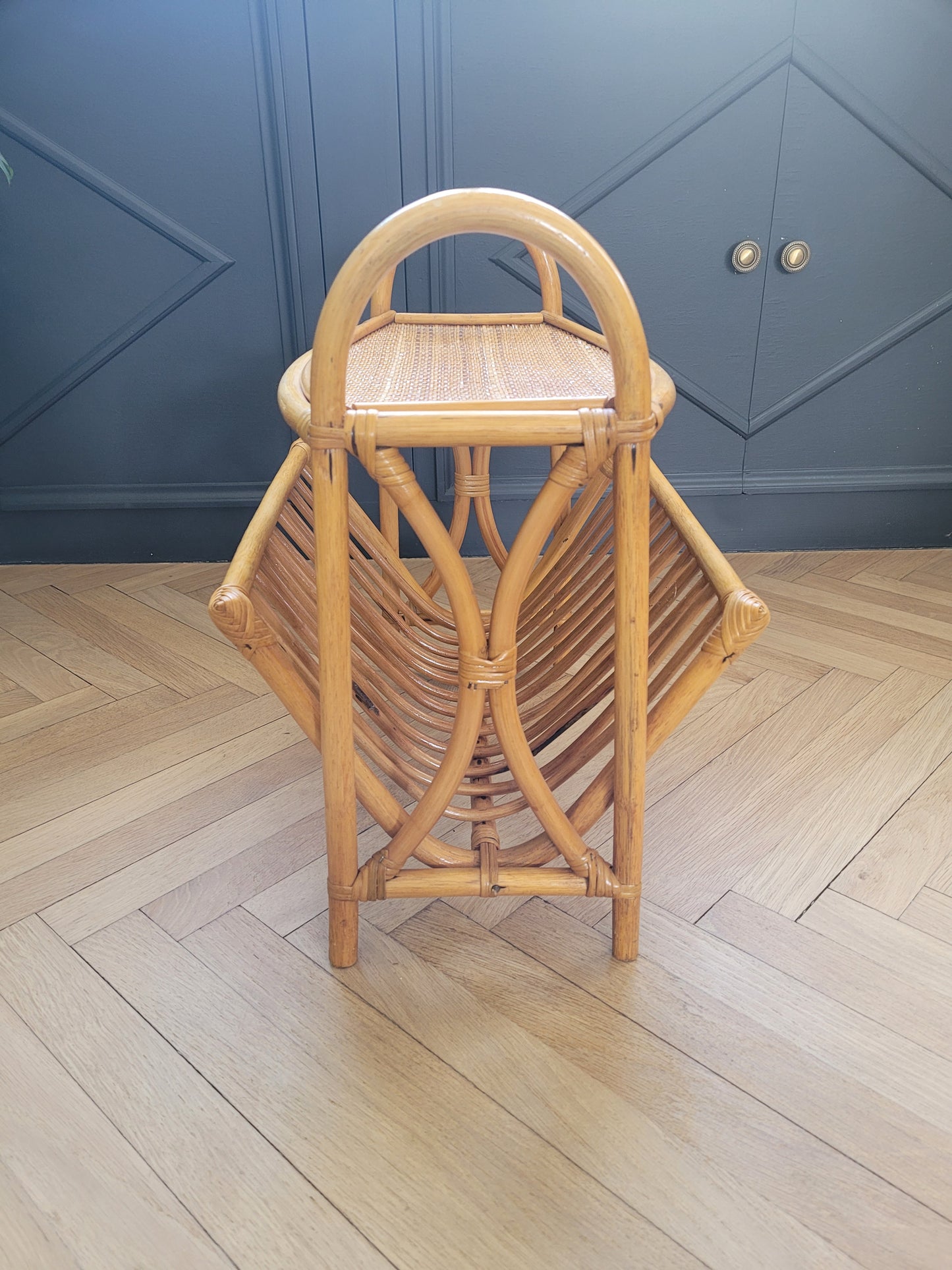 Porte-revues vintage à plateau en bambou et rotin - Ref 262