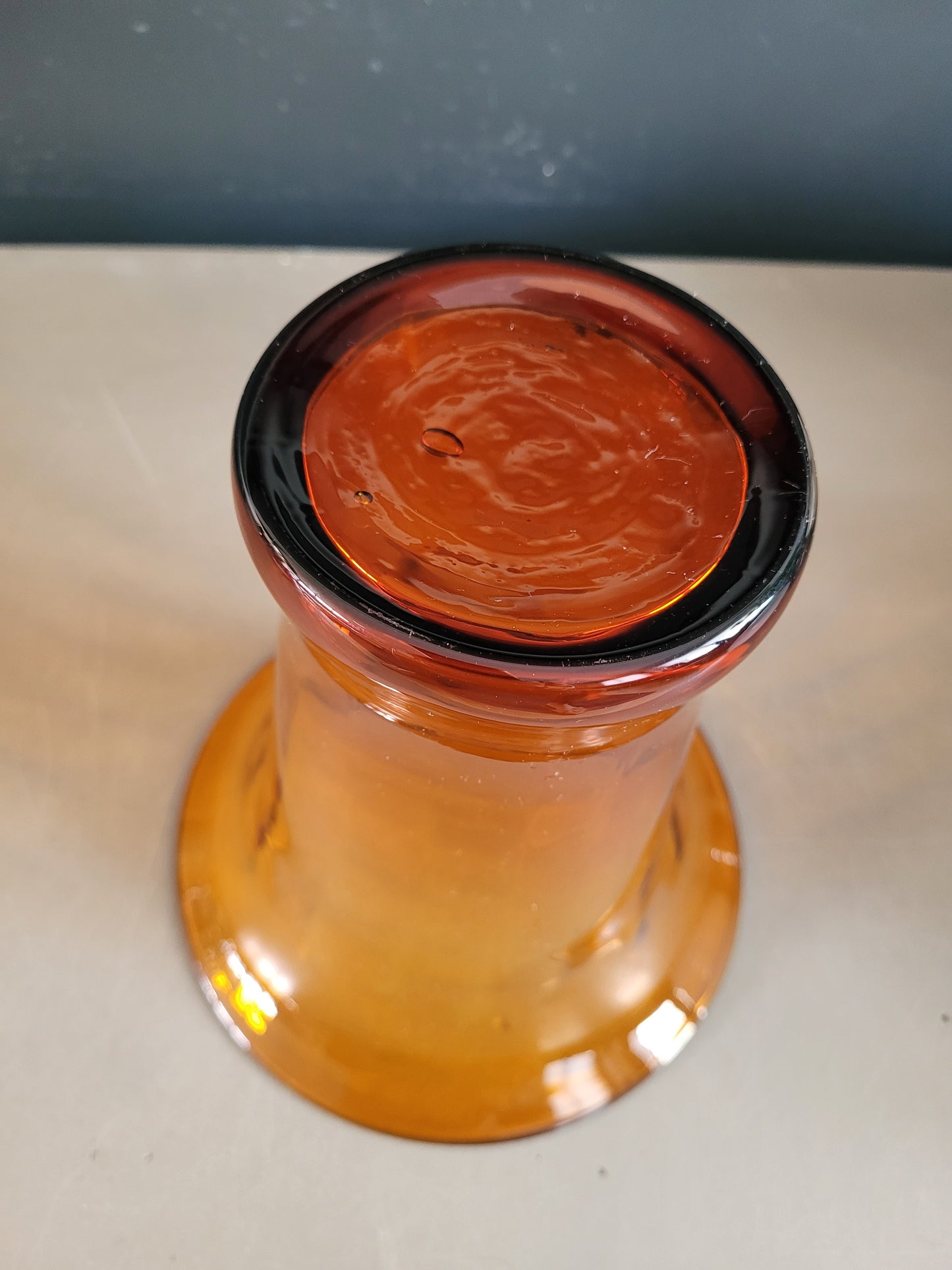 Vase en verre ambré évasé- Ref 790